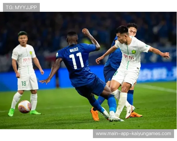 中超边路组合与倒三角配合训练：攻防一体的制胜法宝